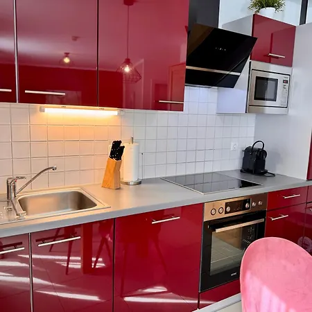 & Family - Adler * كابرون