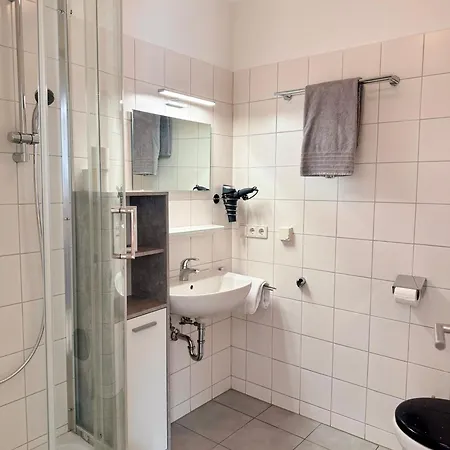 & Family - Adler * كابرون